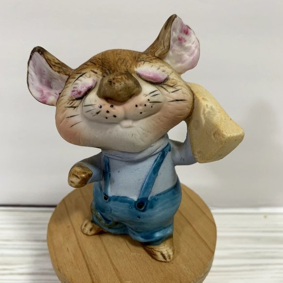 Vintage Homco Kitschy Cute Mouse Wearing Overalls Cheese Sleepy Eyes Figurine - Picture 2 of 5